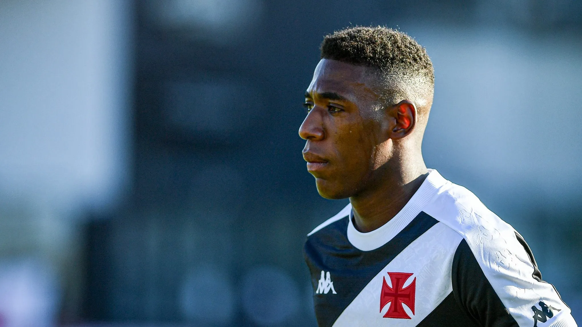 Piada sobre L&eacute;o em evento do Vasco irrita elenco, e jogadores defendem zagueiro