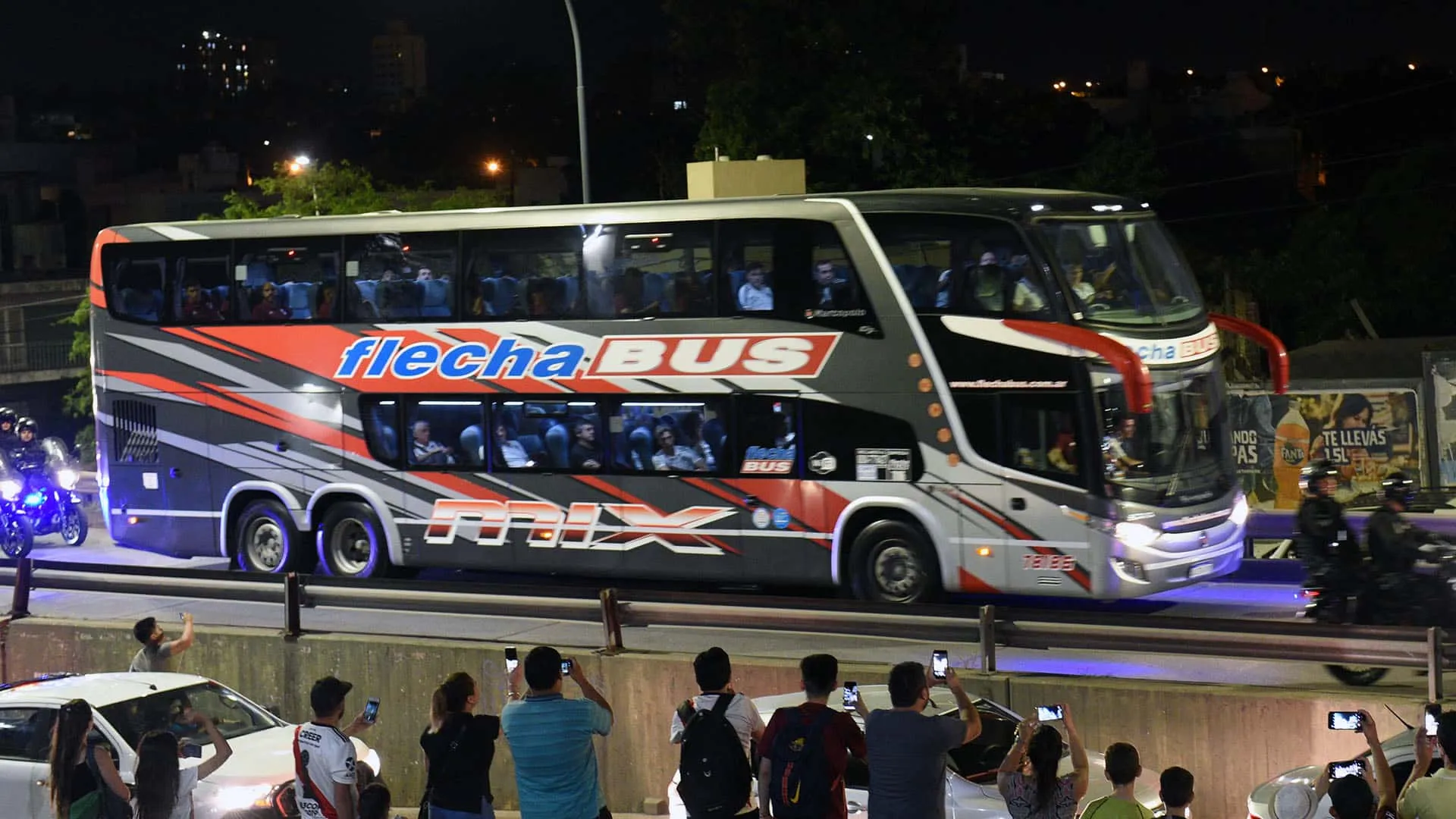 River Plate oferece &ocirc;nibus de Buenos Aires a Lima para final da Libertadores, com tr&ecirc;s dias de viagem