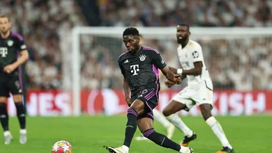 Bayern bate martelo sobre renova&ccedil;&atilde;o com Alphonso Davies e anima Real Madrid