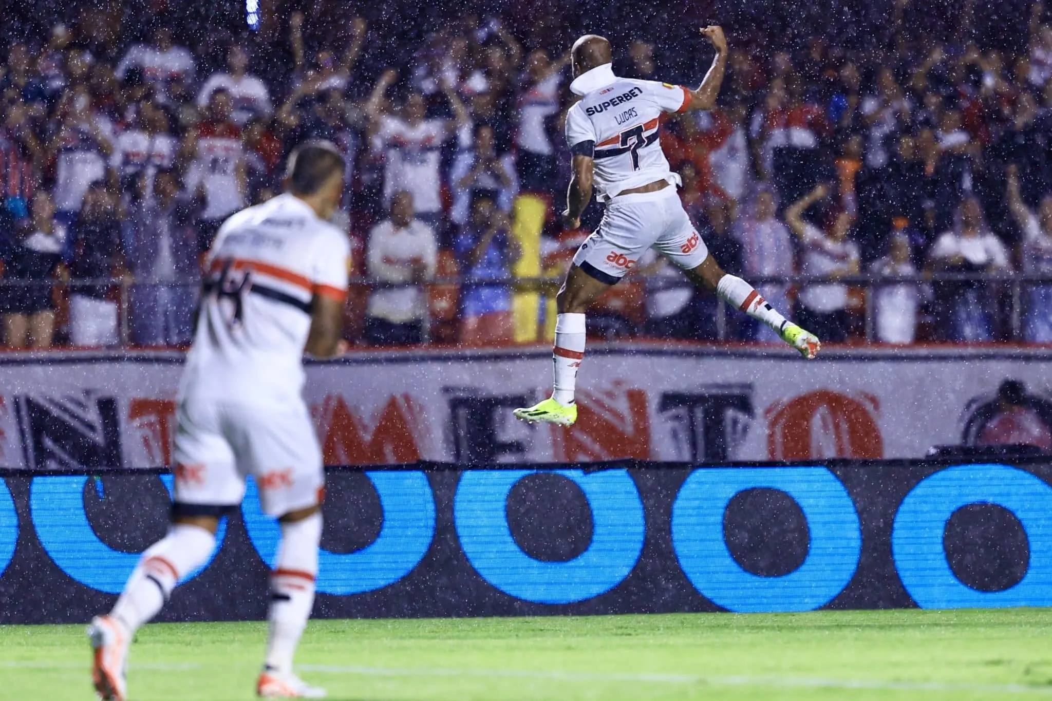 Carpini estreia com vit&oacute;ria pelo S&atilde;o Paulo gra&ccedil;as a show de Lucas contra o Santo Andr&eacute;