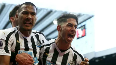 Em franca ascens&atilde;o, o Newcastle buscou uma das viradas mais eletrizantes da temporada pra cima do Everton