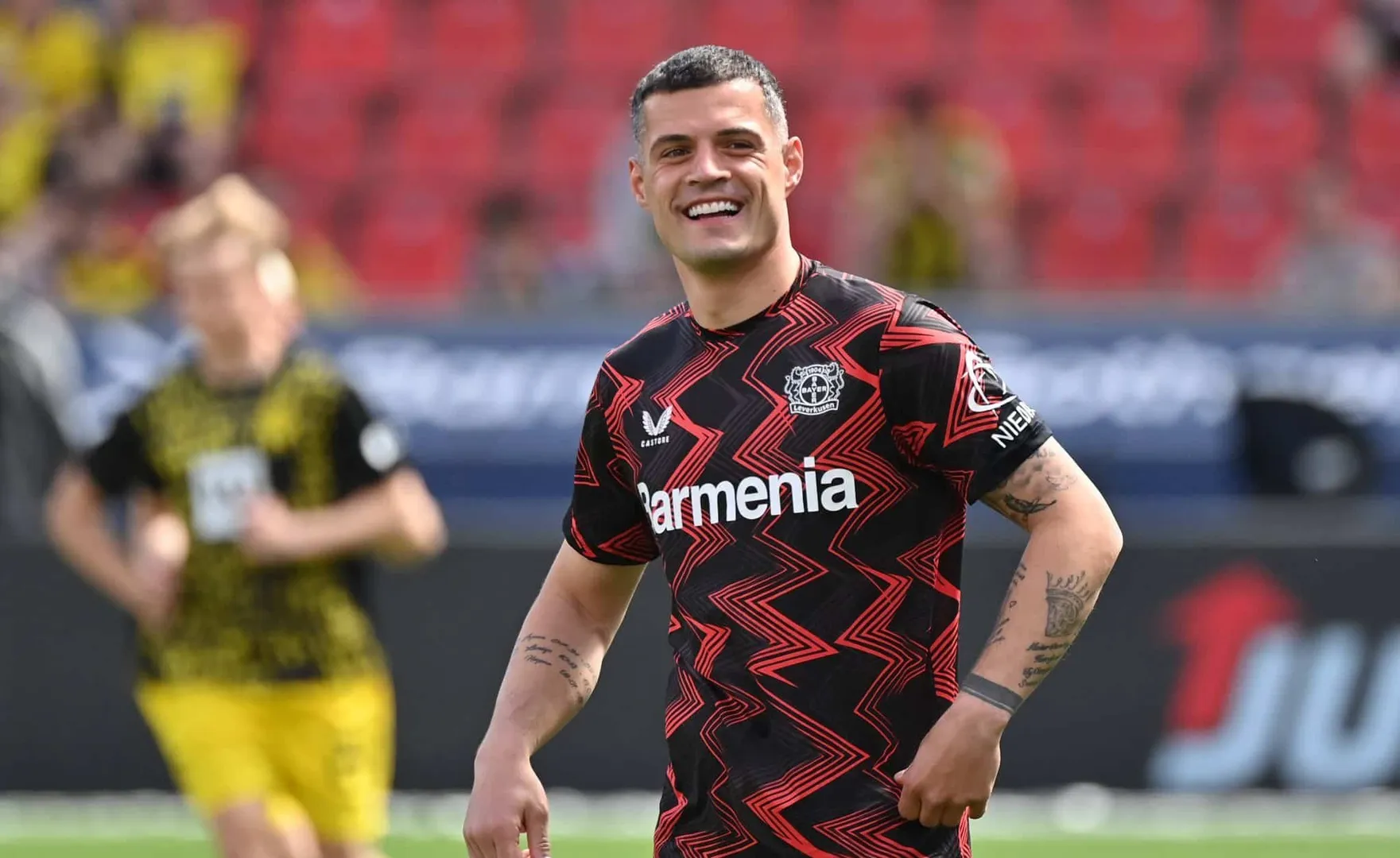 Xhaka pelo Leverkusen