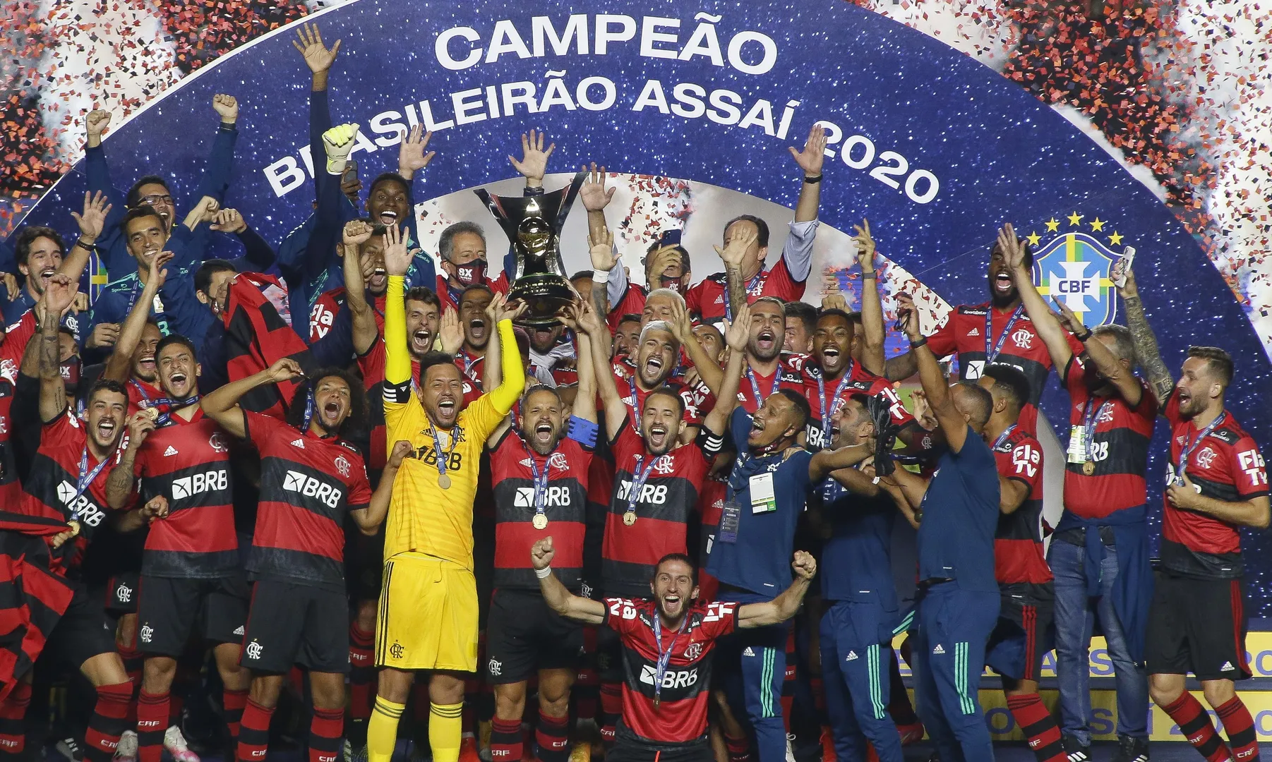 Elenco do Flamengo comemora t&iacute;tulo brasileiro de 2020