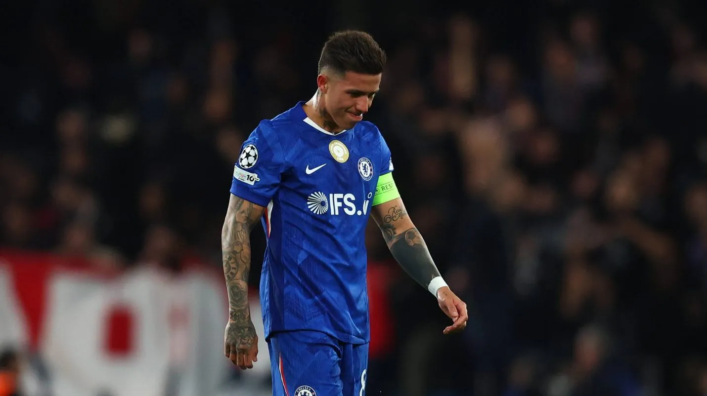 Enzo Fern&aacute;ndez em jogo do Chelsea