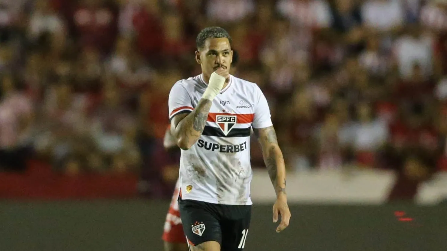 Luciano volta a decidir e abre contagem regressiva para marca hist&oacute;rica no S&atilde;o Paulo