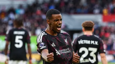 Isak garante virada do Liverpool e mostra caminho de esperan&ccedil;a a Wirtz e Barcola