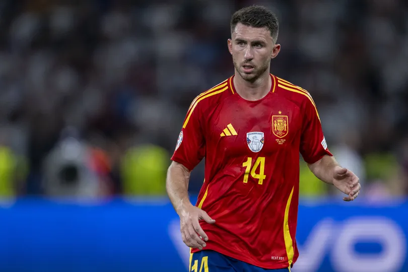 Foto: (IconSport) - Aymeric Laporte pela Espanha