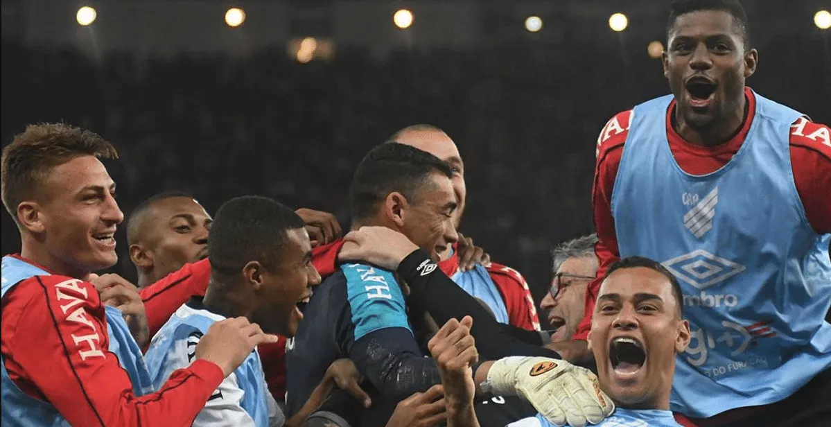 Seguro de si, o Athletico conteve a press&atilde;o e foi mais competente para avan&ccedil;ar &agrave; semifinal