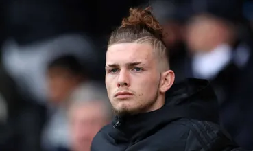 Rebaixado, o Fulham ao menos registrou um recorde: aos 16 anos, Elliott &eacute; o mais jovem a estrear na Premier League
