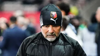 Quais s&atilde;o as tr&ecirc;s posi&ccedil;&otilde;es em que Sampaoli exige refor&ccedil;os para fechar com o Santos?