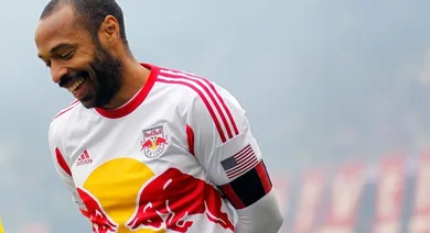 Henry acerta p&ecirc;nalti &agrave; la Cruyff oito anos depois