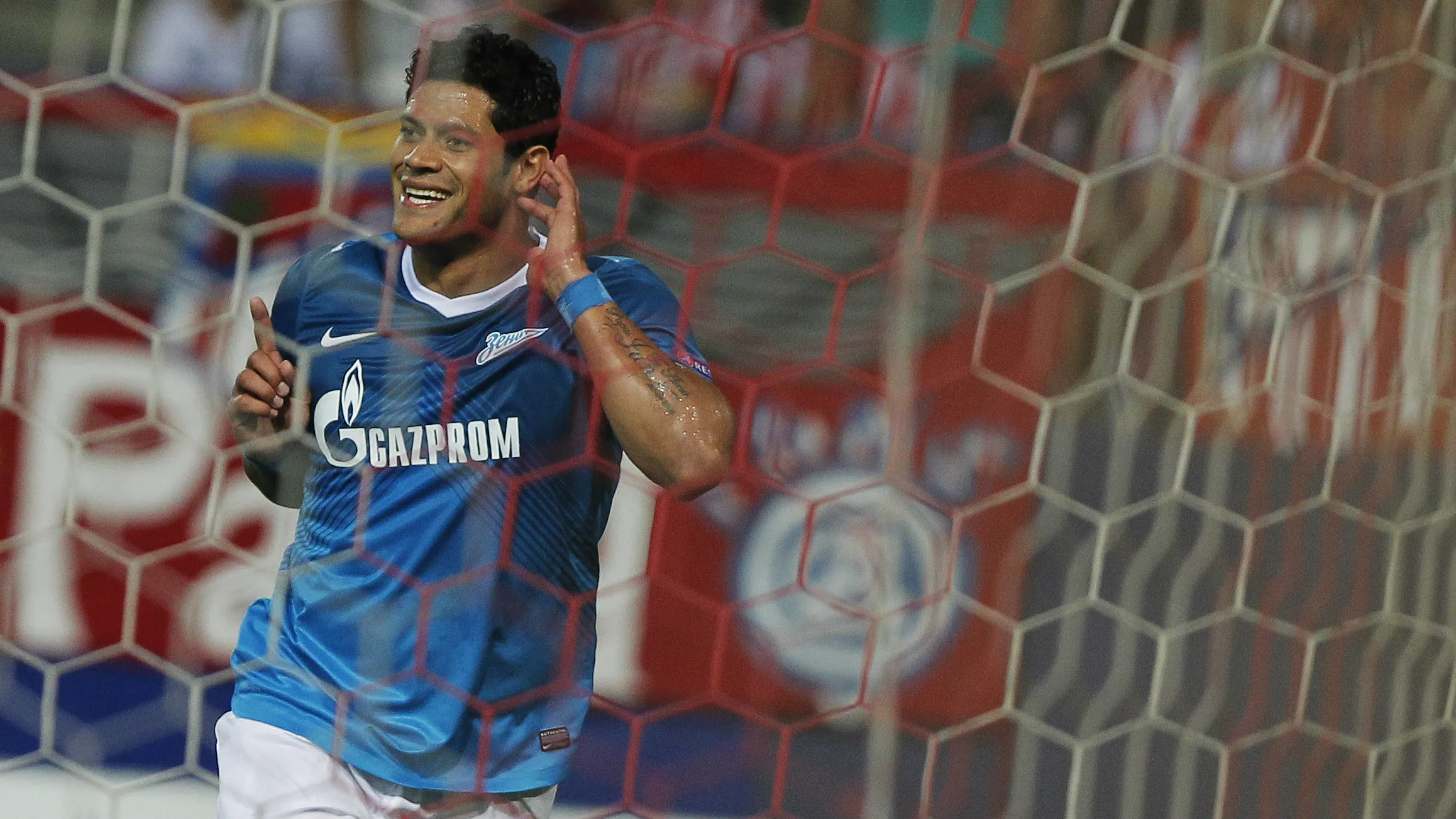 O Hulk &eacute; grosso, n&atilde;o &eacute;? Olha o gola&ccedil;o que ele fez pelo Zenit