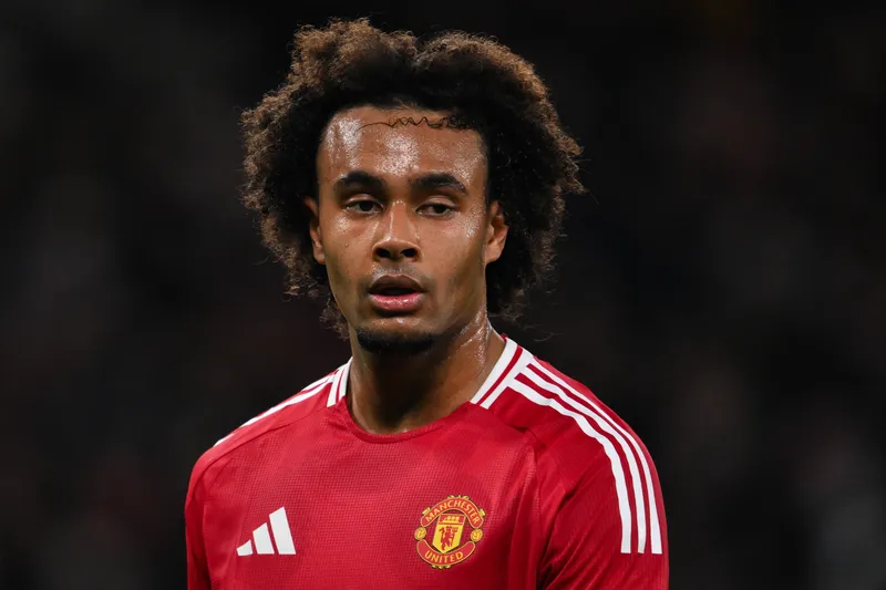 Zirkzee em a&ccedil;&atilde;o pelo Manchester United 