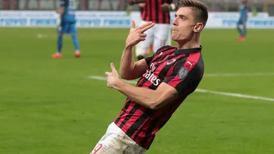 Com mais um gol de Piatek, Milan vence o Empoli e se aproxima da Inter