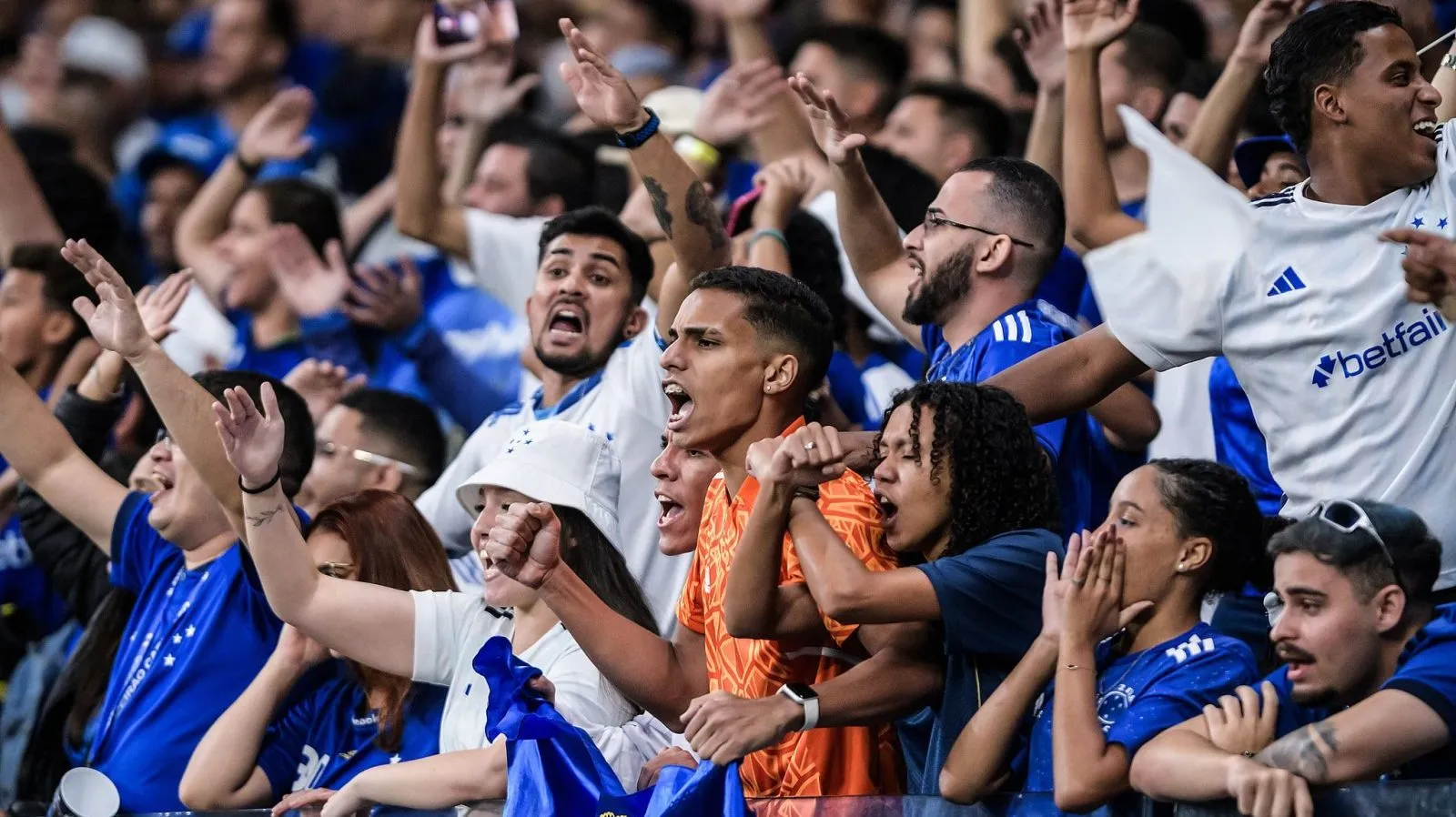 Pesquisa coloca torcida do Cruzeiro como a maior fora do &lsquo;Eixo Rio-SP&rsquo;; veja ranking