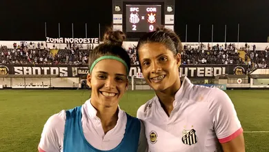 Quinze mil lotam a Vila e o Santos sai em vantagem na final do Brasileiro Feminino