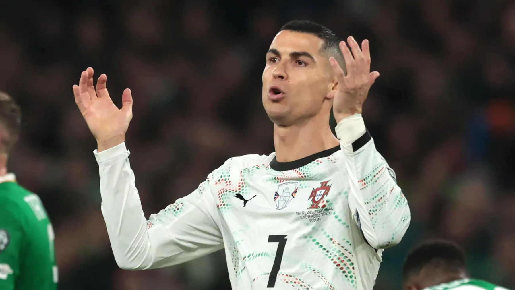 Substituto compensa papel&atilde;o de Cristiano Ronaldo e Portugal se classifica &agrave; Copa do Mundo