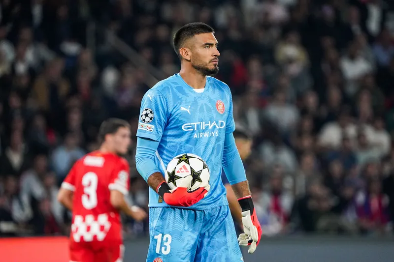 Paulo Gazzaniga em a&ccedil;&atilde;o pelo Girona no Parque dos Pr&iacute;ncipes 