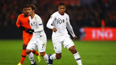 Mbappe: &ldquo;No PSG h&aacute; um jogador acima de todos, Neymar. Na Fran&ccedil;a estamos todos no mesmo n&iacute;vel&rdquo;