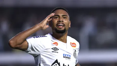 Falta de fair play e clima hostil na Vila empurram Santos &agrave; vit&oacute;ria sobre o Am&eacute;rica-MG