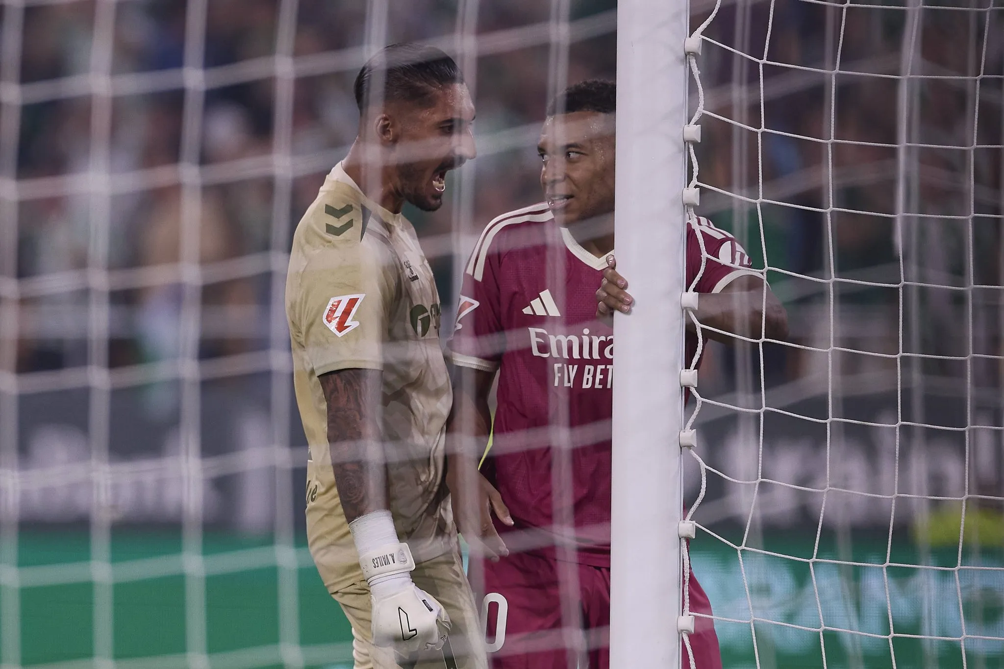 Valles provoca Mbapp&eacute; em vit&oacute;ria do Betis sobre o Real Madrid 