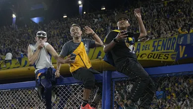 Por que &eacute; t&atilde;o caro para um brasileiro assistir a um jogo de futebol na Argentina?
