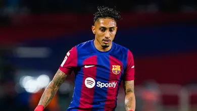 Desempenho recente de Raphinha faz diretoria do Barcelona repensar seu futuro