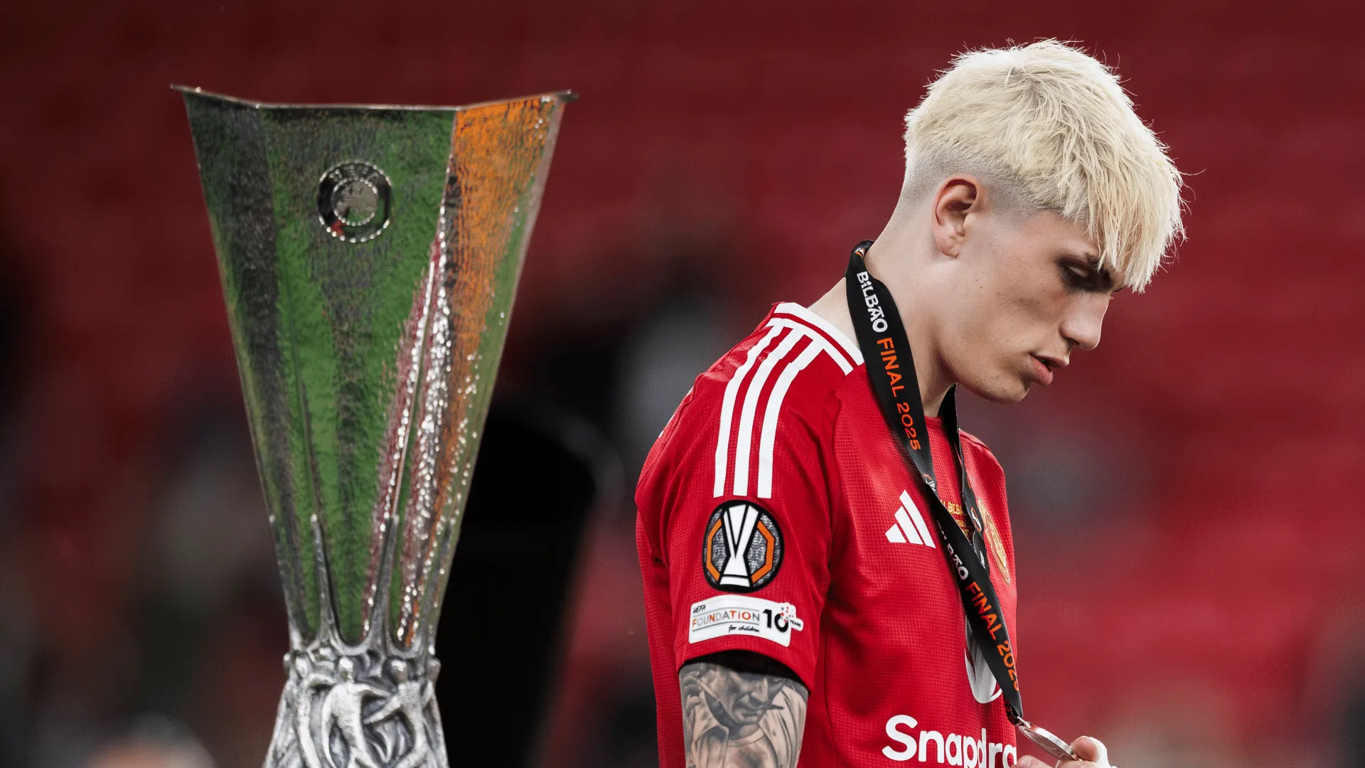 &lsquo;Tirem-no de l&aacute; e ele se torna o dobro do jogador. H&aacute; uma falha no United que n&atilde;o consigo explicar&rsquo;
