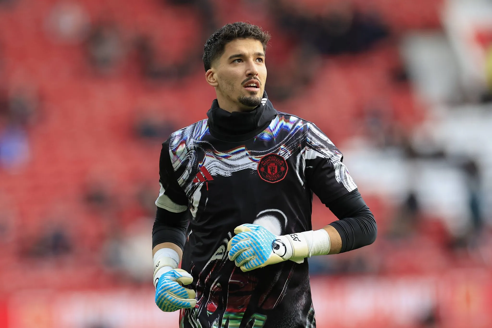 Altay Bayindir deve deixar o Manchester United nesta janela 