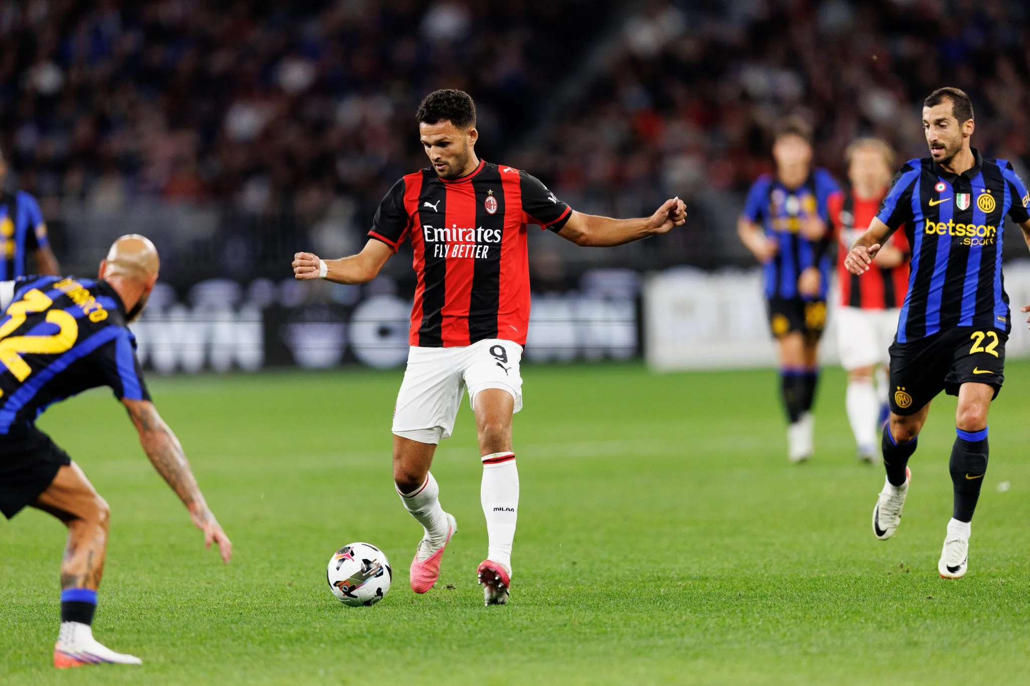 Gon&ccedil;alo Ramos vive processo de adapta&ccedil;&atilde;o no Milan (Foto: Imago/ZUMA Press Wire)