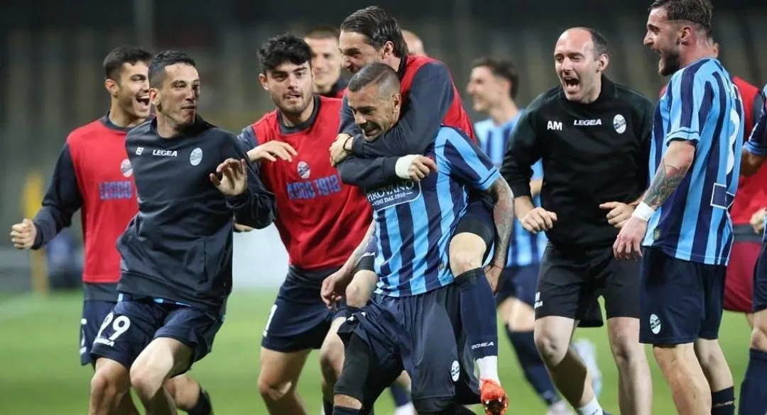 O Lecco esperou 50 anos para conseguir o acesso de volta &agrave; Serie B Italiana, ao vencer os dur&iacute;ssimos playoffs da terceirona