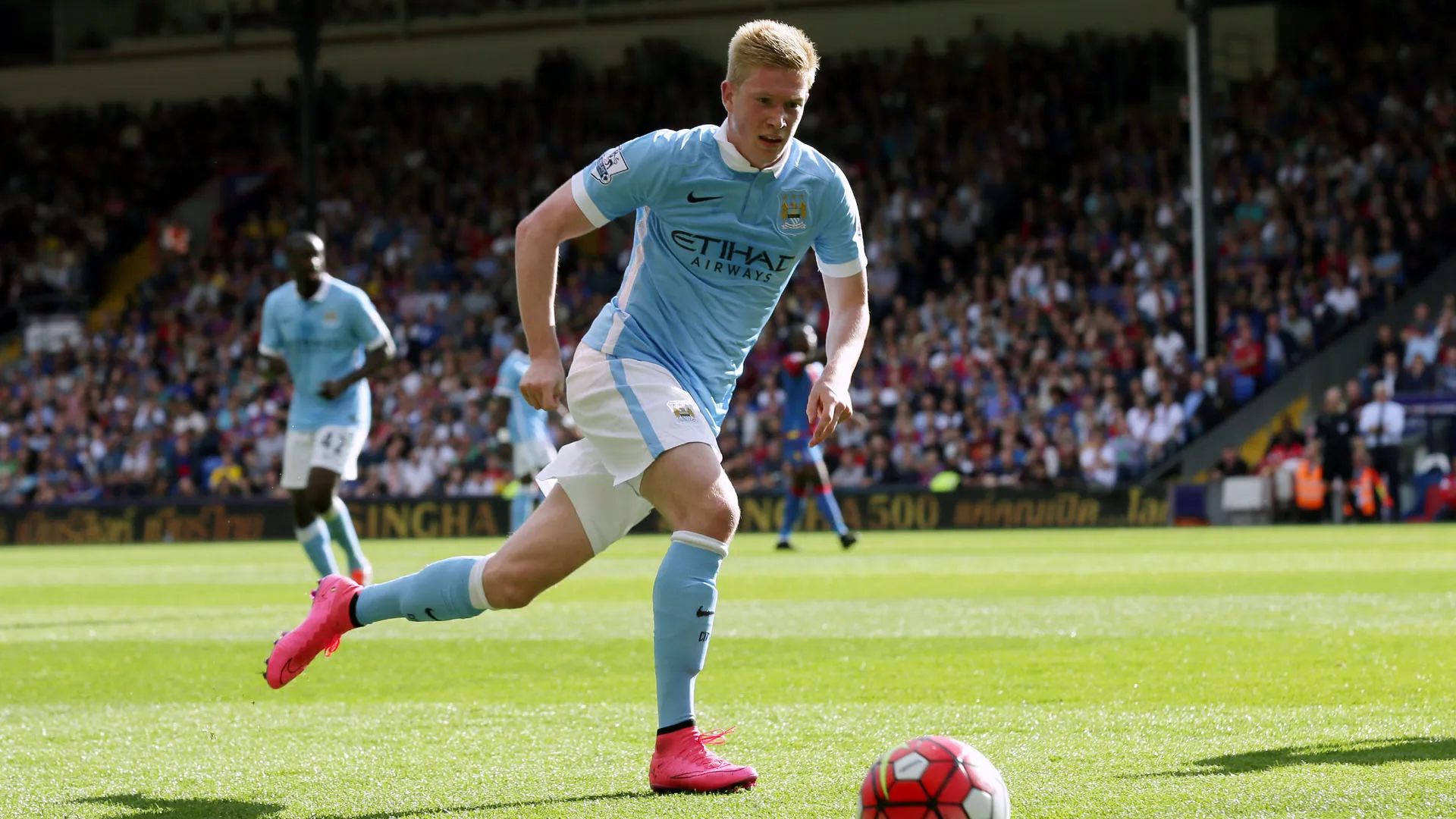 A toda poderosa Premier League s&oacute; teve um jogador no time do ano na France Football