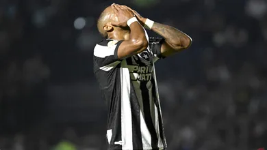Botafogo conseguiu o imposs&iacute;vel e tem chances minguadas de ficar no G4