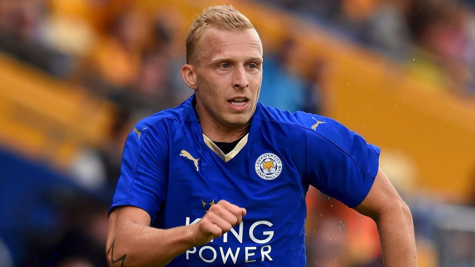 Uma fa&ccedil;anha: De Laet pode ser campe&atilde;o da Premier League e da Championship nesta temporada