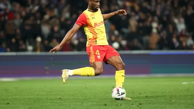 Com gol salvo em cima da linha e outro anulado, Lens e Freiburg empatam pela Liga Europa
