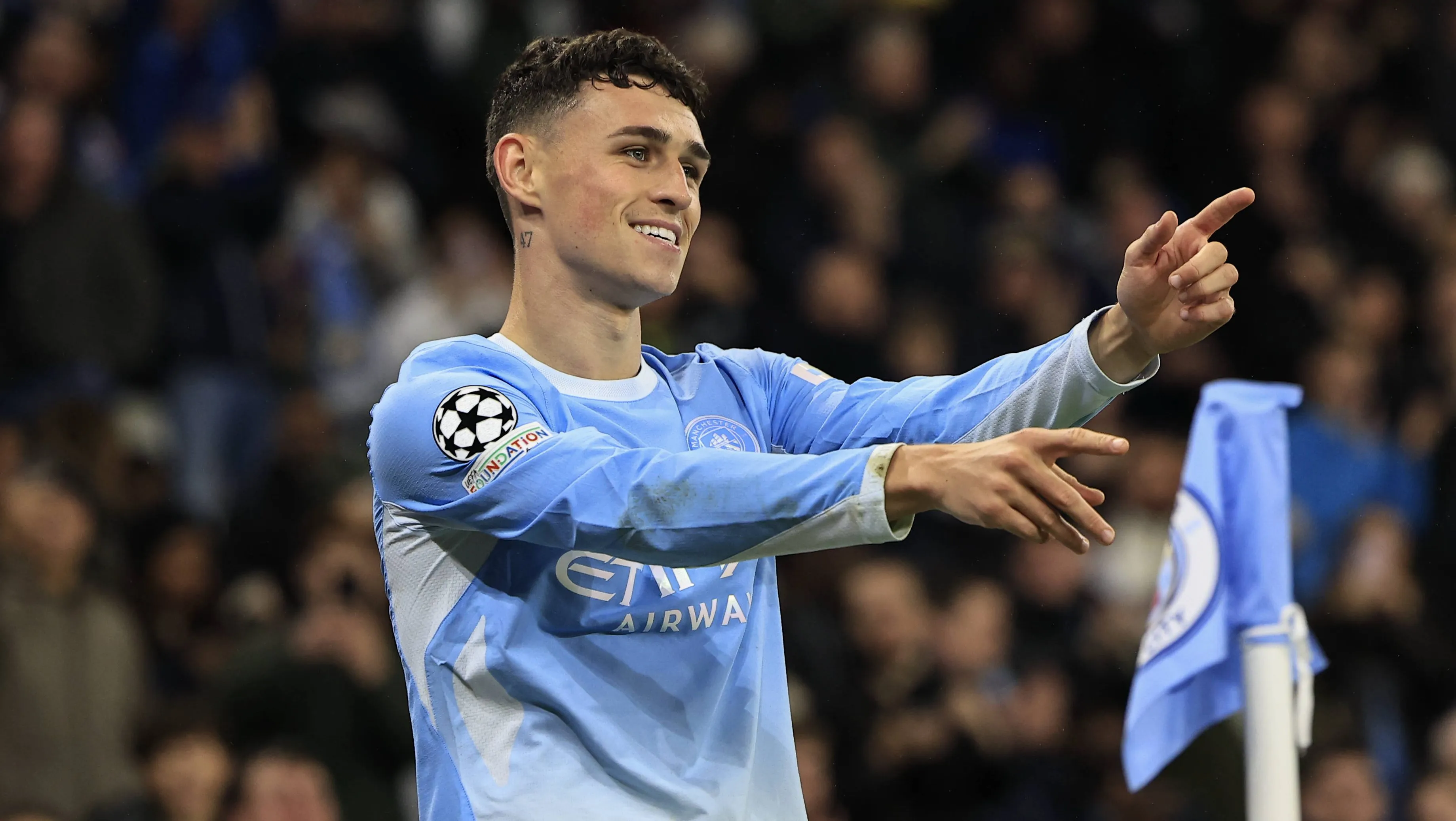 Allan d&aacute; cart&atilde;o de visitas, Foden anota hat-trick e City n&atilde;o toma conhecimento do AEK
