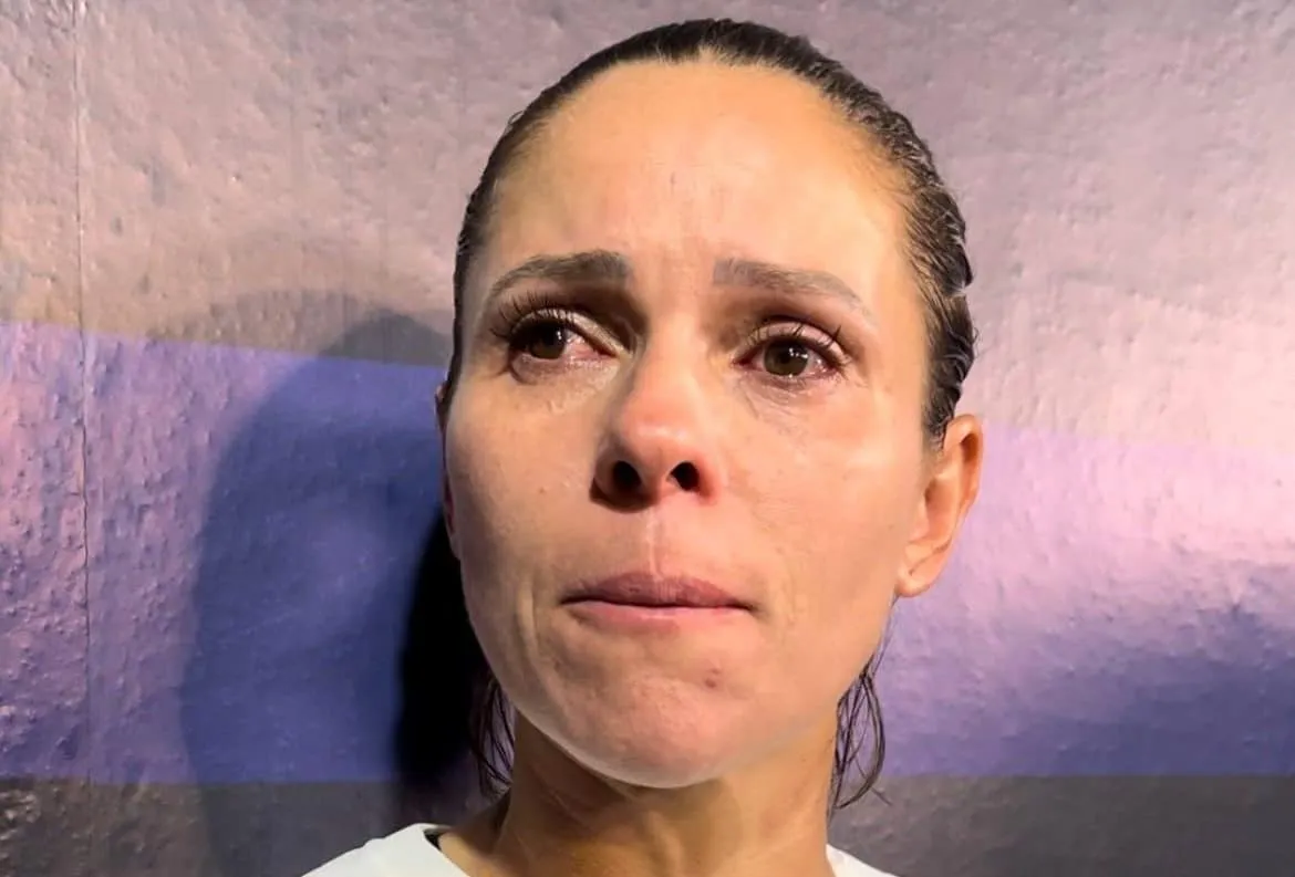 Com direito a bandeir&atilde;o, Erika desaba em l&aacute;grimas ao retornar ap&oacute;s dois anos de pausa por les&atilde;o