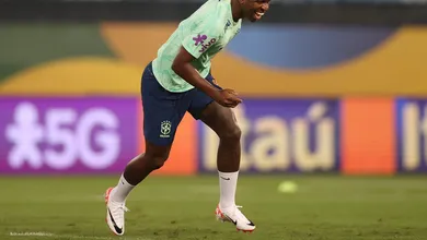 A hora de Vini Jr: craque estreia com Diniz sob expectativa de virar novo dono da Sele&ccedil;&atilde;o