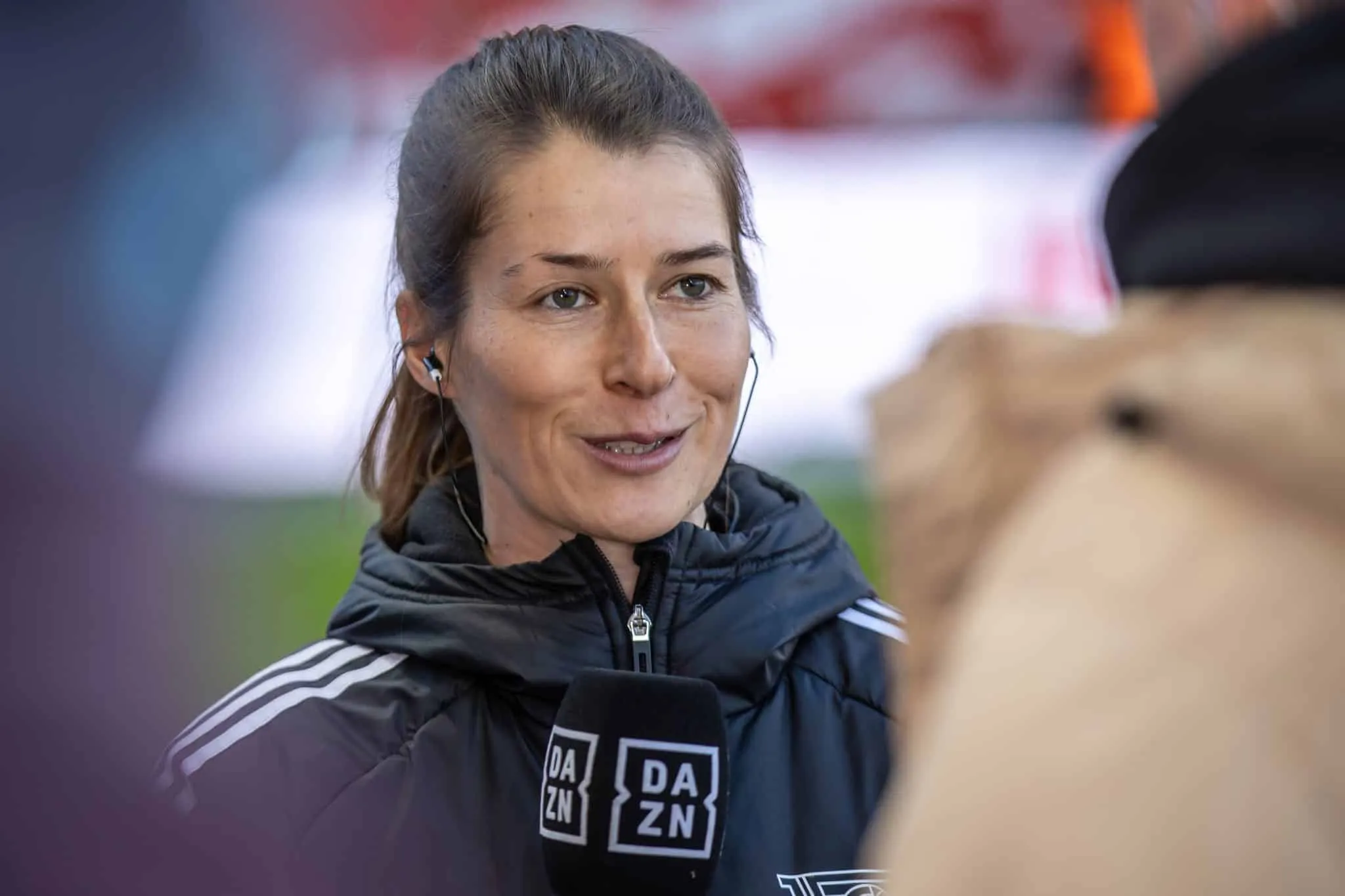 Hist&oacute;ria feita: quem &eacute; a primeira mulher a comandar um time profissional masculino na Bundesliga?