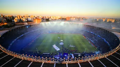 T&atilde;o legal quanto a festa ao Racing campe&atilde;o foi o respeito ao vice, Defensa y Justicia