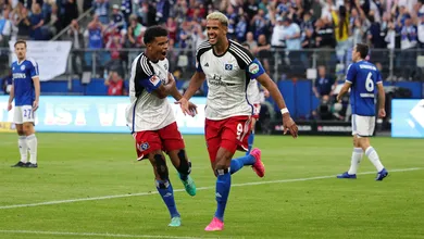 A segundona da Bundesliga come&ccedil;ou insana, com um fant&aacute;stico Hamburgo 5&times;3 Schalke