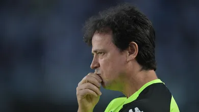 Campo e entrevista exp&otilde;em contradi&ccedil;&otilde;es que prejudicam Diniz no Vasco
