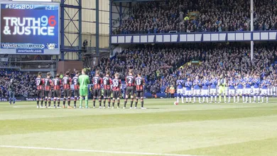 Irm&atilde;os em armas: Everton fez uma linda homenagem &agrave;s v&iacute;timas de Hillsborough