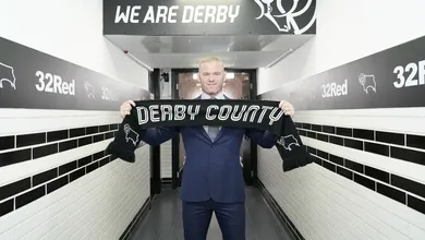 Derby aposta em meta de Rooney de ser treinador para lev&aacute;-lo &agrave; Championship ainda como jogador
