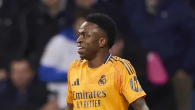 Vinicius Junior &lsquo;joga bonito&rsquo;, mas &eacute; prejudicado em erro bizarro com Mbapp&eacute; e Real Madrid perde