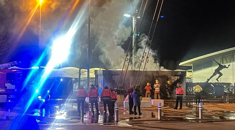 A&ccedil;&atilde;o r&aacute;pida dos bombeiros possibilitou controle das chamas nos arredores do est&aacute;dio do Manchester City