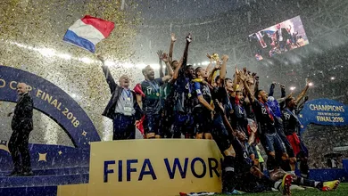 H&aacute; um ano, Fran&ccedil;a era pragm&aacute;tica para conquistar Copa e deixava a pergunta: at&eacute; onde pode ir?