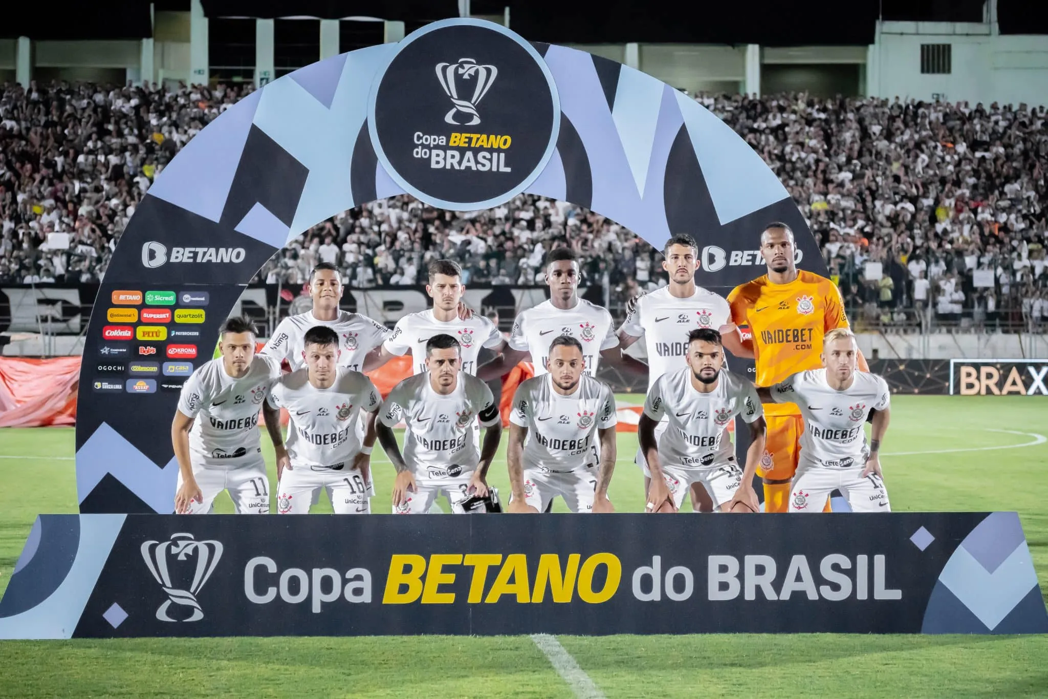 Apesar do advers&aacute;rio, Corinthians se classificou com tranquilidade &ndash; e isso n&atilde;o acontecia h&aacute; algum tempo