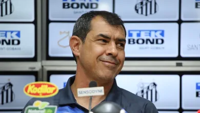 Feliz com a vit&oacute;ria e o momento do Santos, Carille diz que tamb&eacute;m sonha com volta de Neymar