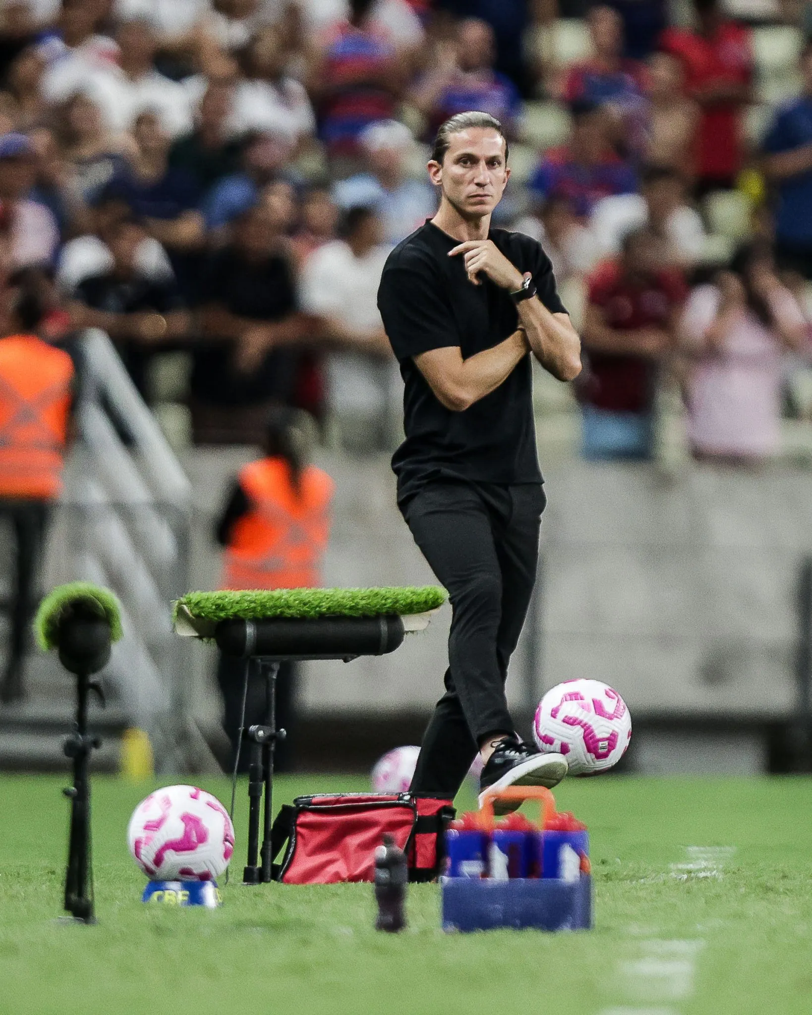 Estrat&eacute;gia de Filipe Lu&iacute;s d&aacute; errado do come&ccedil;o ao fim em derrota do Flamengo